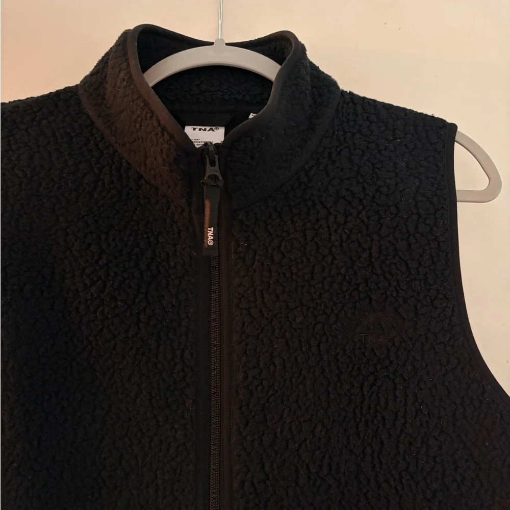 Aritzia Black Polar Fleece Vest - Picture 3 of 4